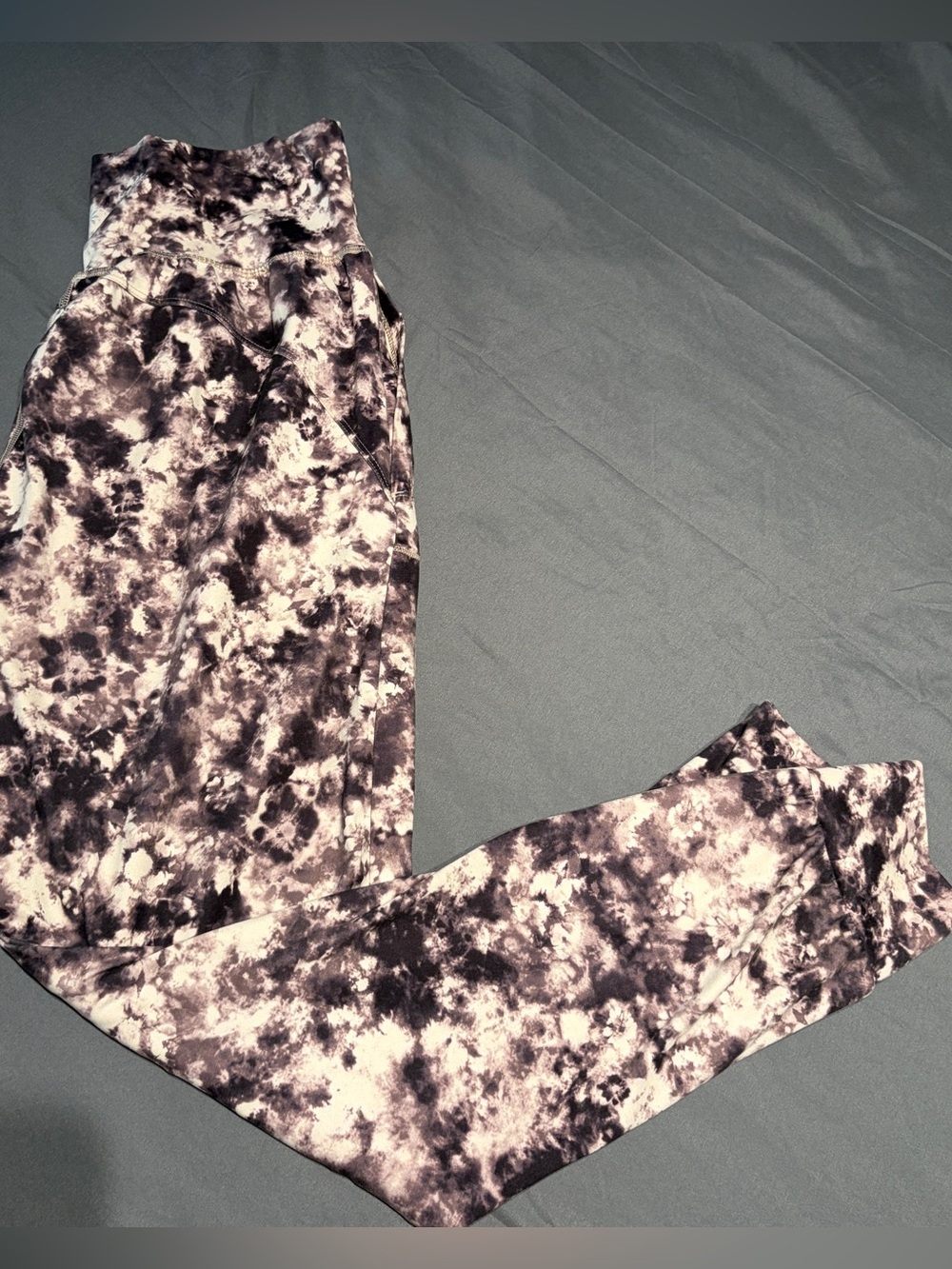 Athleta Salutation Printed Jogger Womenโs Size Medium Tall Grey/White Marbled